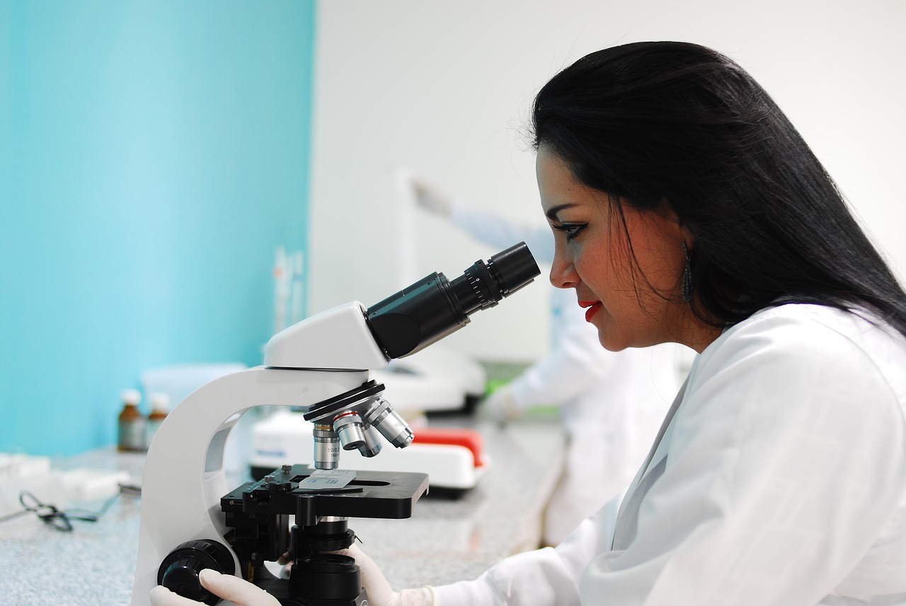 fernandozhiminaicela-microscope-3184432_1280